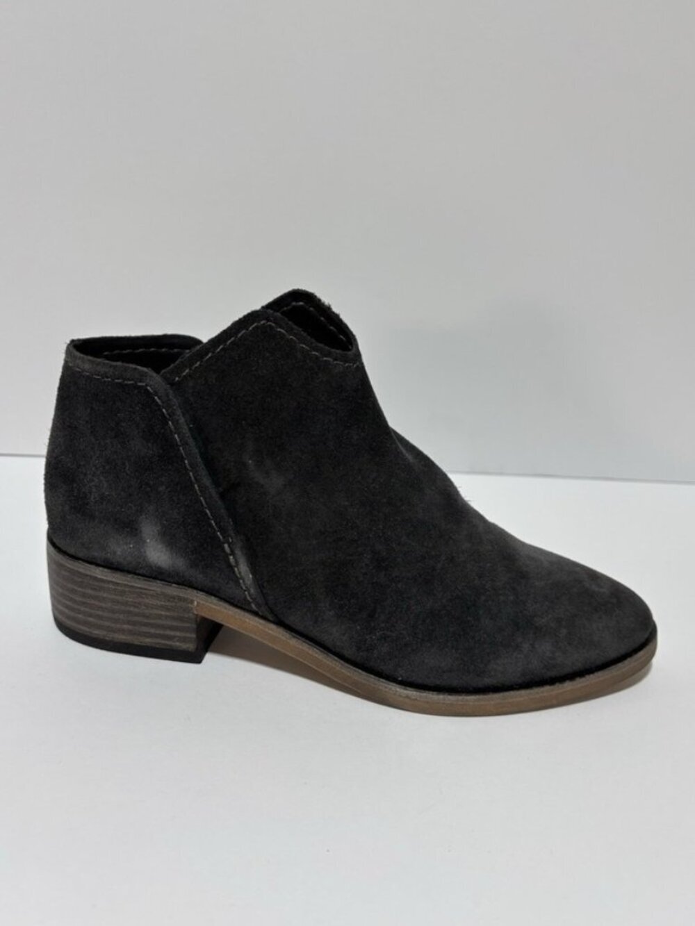 Dolce Vita Women’s Trist Grey Suede Ankle Booties, Size 7 M
